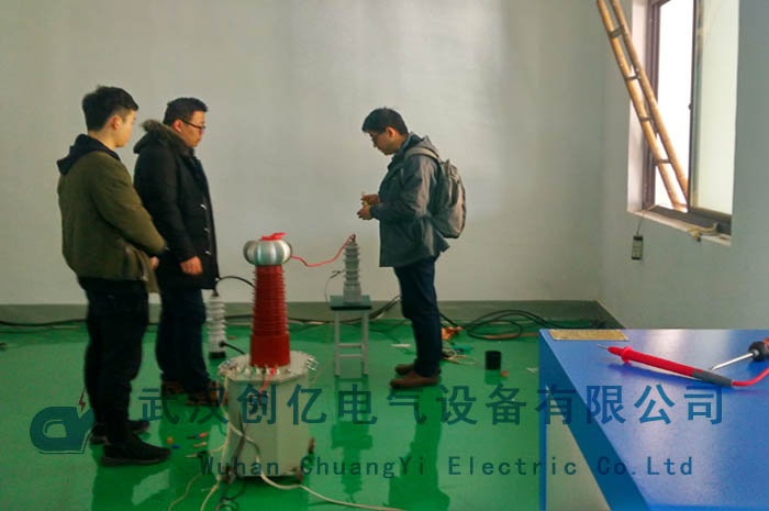 創(chuàng)億電氣為江蘇客戶(hù)調(diào)試智能耐壓試驗(yàn)裝置
